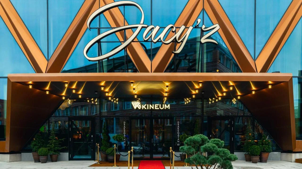 Jacy'z Hotel & Resort - 27 Floors, Skybar and Pool Club